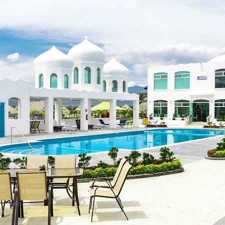 Hotel Splash Inn Альенде Экстерьер фото