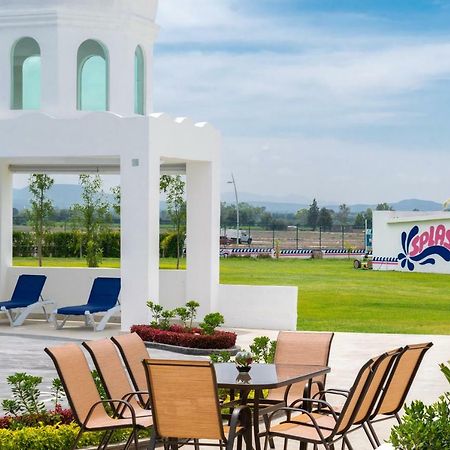 Hotel Splash Inn Альенде Экстерьер фото