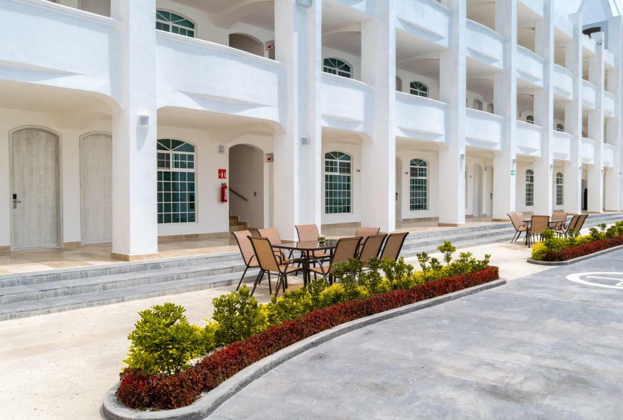 Hotel Splash Inn Альенде Экстерьер фото