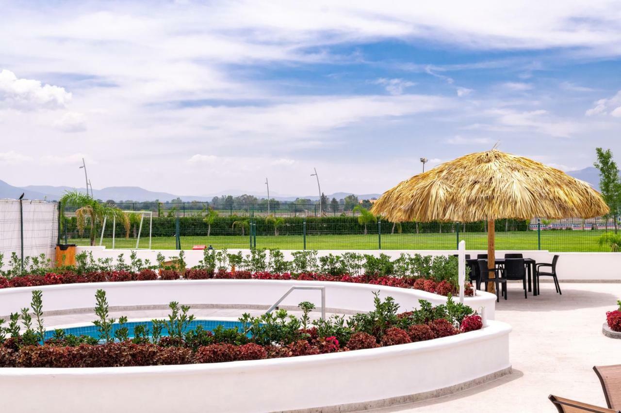 Hotel Splash Inn Альенде Экстерьер фото